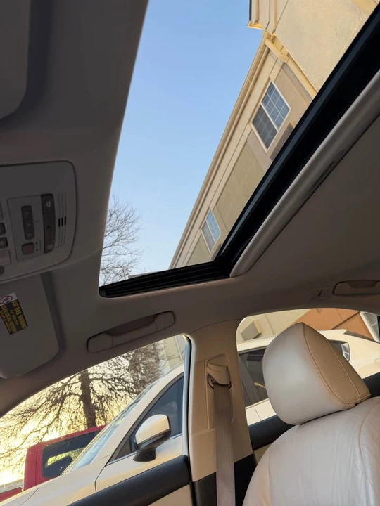 2011 Lexus ES 4th Gen - Image 8 of 10