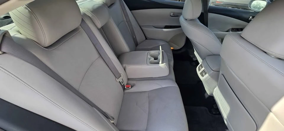 2011 Lexus ES 4th Gen - Image 13 of 20