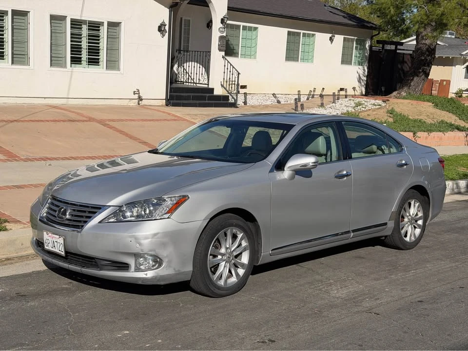 2011 Lexus ES 4th Gen - Image 2 of 6