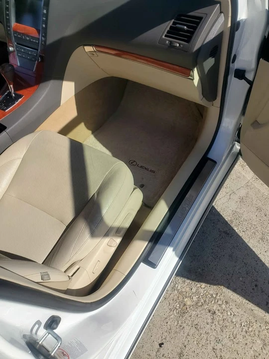 2011 Lexus ES 4th Gen - Image 2 of 9