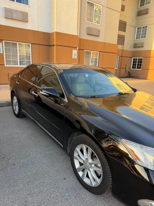 2011 Lexus ES 4th Gen - Image 4 of 10
