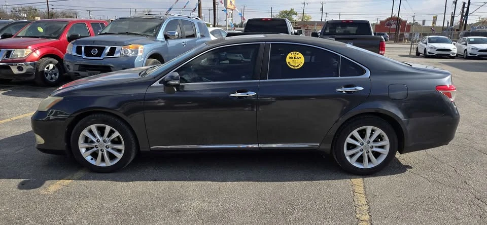 2011 Lexus ES 4th Gen - Image 2 of 20