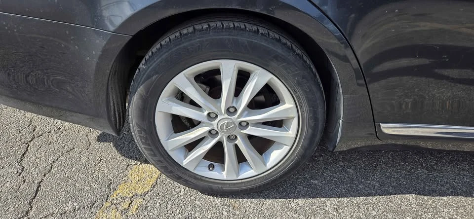 2011 Lexus ES 4th Gen - Image 9 of 20