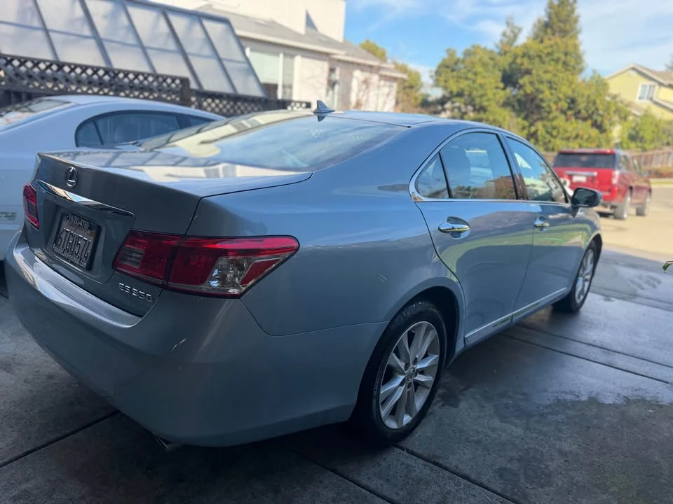 2011 Lexus ES 5th Gen - Image 8 of 20