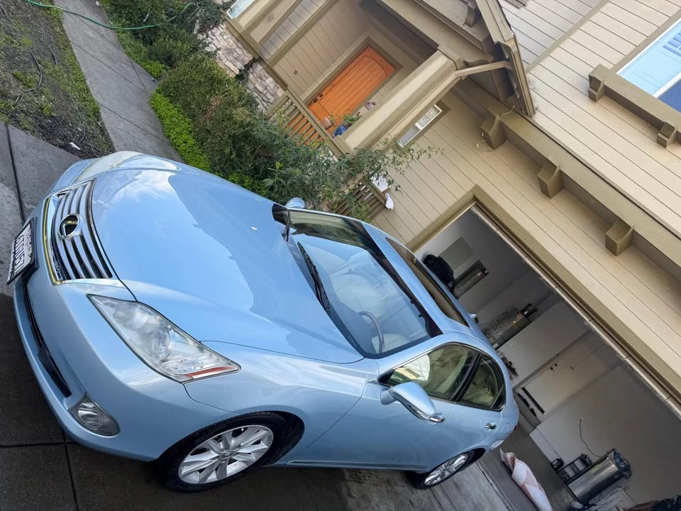 2011 Lexus ES 5th Gen - Image 2 of 20