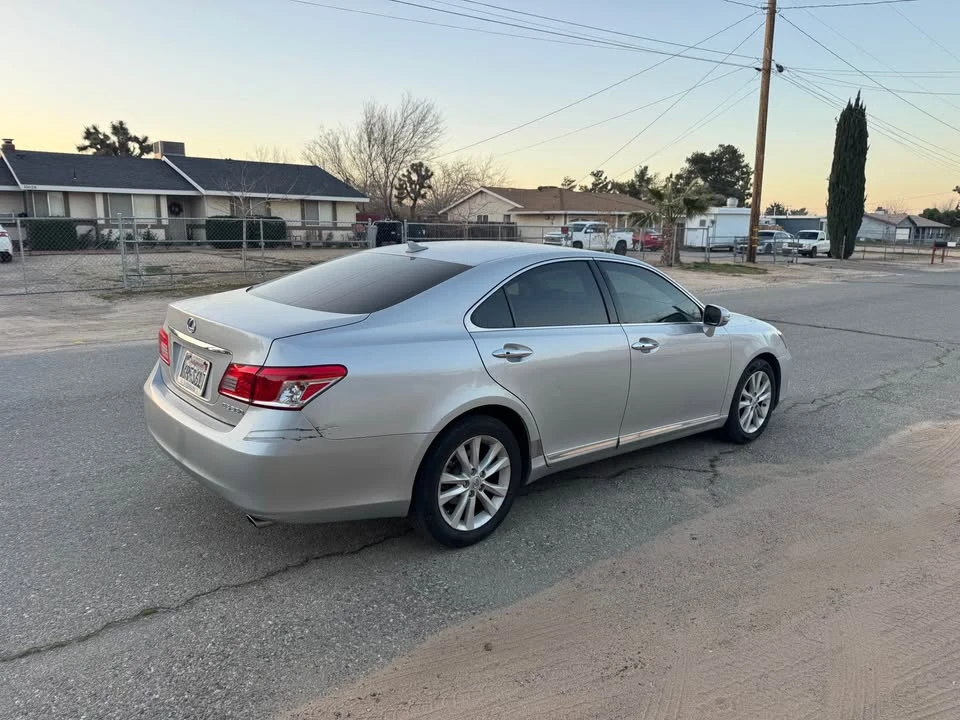 2011 Lexus ES 5th Gen - Image 3 of 10