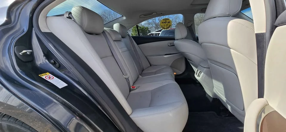 2011 Lexus ES 4th Gen - Image 12 of 20