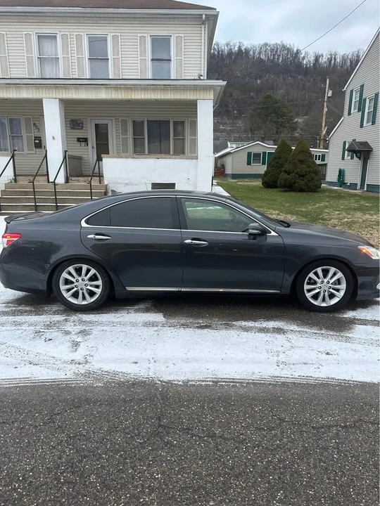 2011 Lexus ES 5th Gen - Image 4 of 8