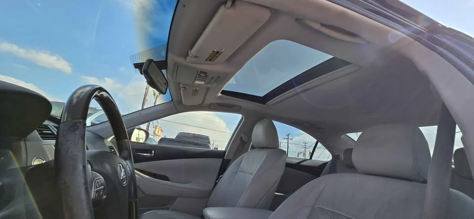 2011 Lexus ES 4th Gen - Image 16 of 20