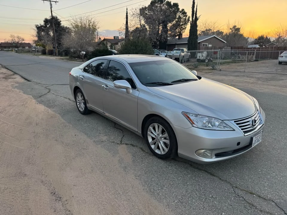 2011 Lexus ES 5th Gen - Image 4 of 10