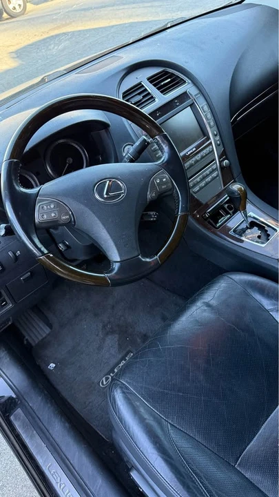 2011 Lexus ES 5th Gen - Image 2 of 5