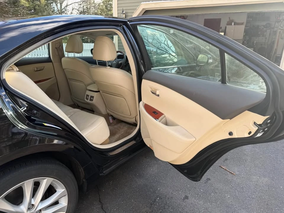 2011 Lexus ES 5th Gen - Image 5 of 12