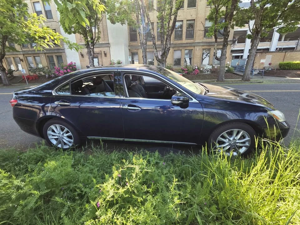 2011 Lexus ES 5th Gen - Image 11 of 14