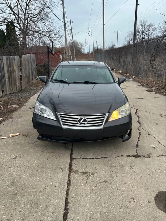 2011 Lexus ES 5th Gen - Image 2 of 4