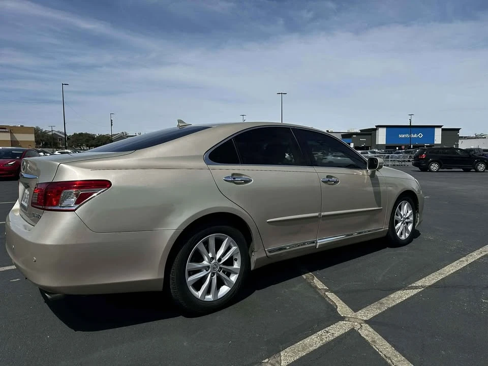 2011 Lexus ES 5th Gen - Image 5 of 8