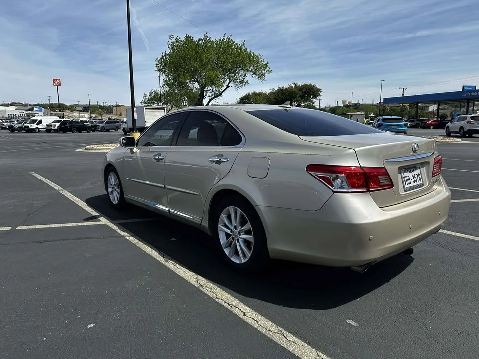 2011 Lexus ES 5th Gen - Image 3 of 8