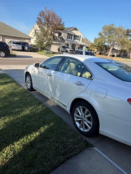 2011 Lexus ES 5th Gen - Image 4 of 13