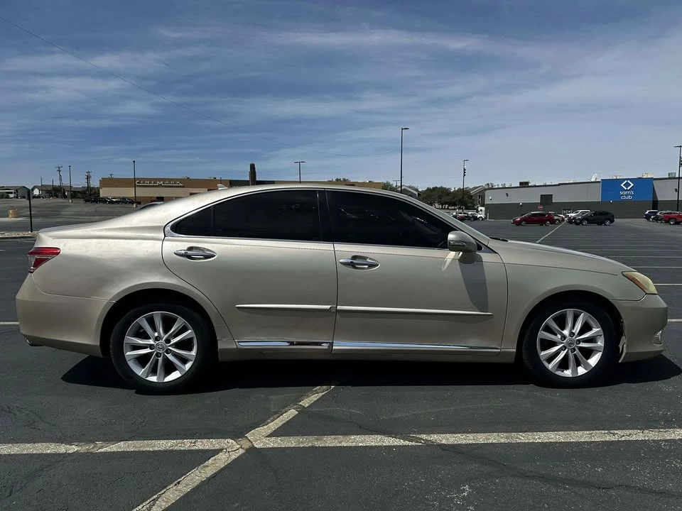 2011 Lexus ES 5th Gen - Image 4 of 8