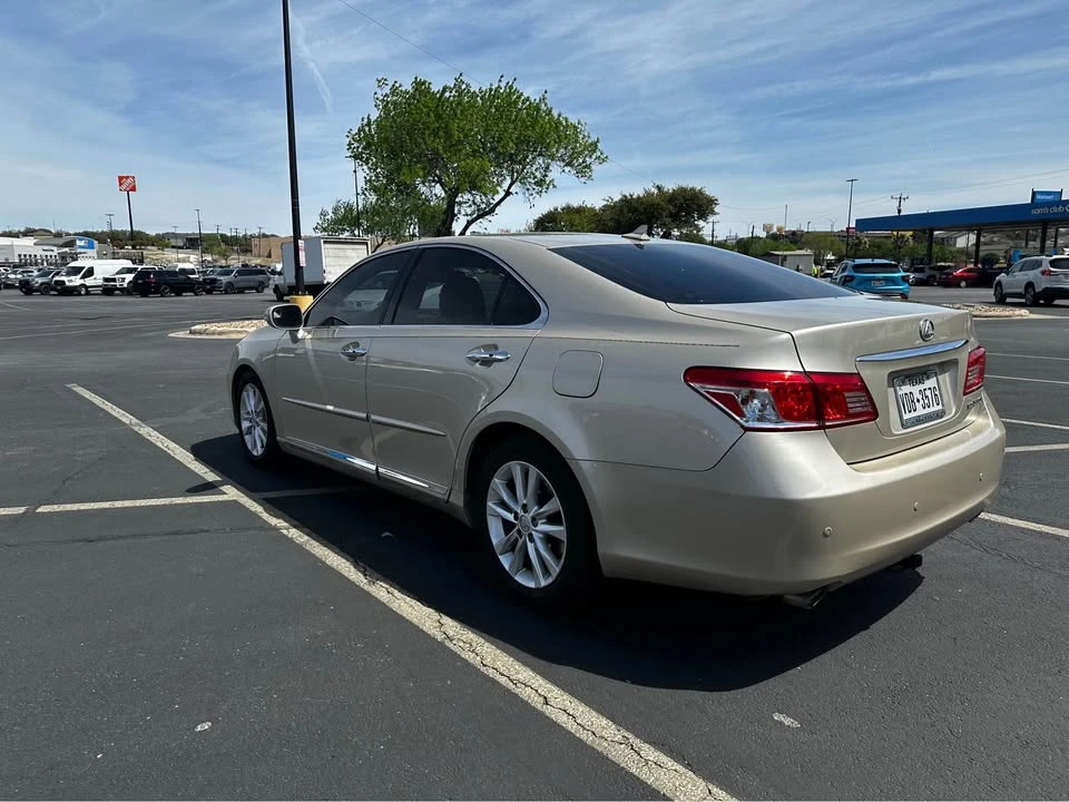 2011 Lexus ES 5th Gen - Image 3 of 8