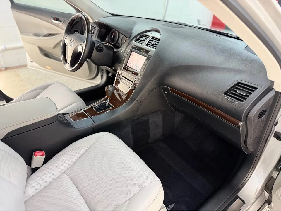 2011 Lexus ES 5th Gen - Image 4 of 20