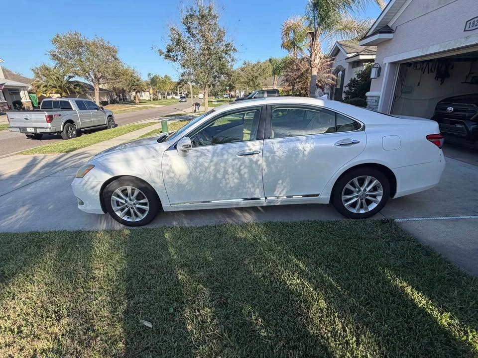 2011 Lexus ES 5th Gen - Image 6 of 13