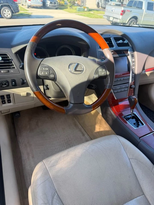 2011 Lexus ES 5th Gen - Image 7 of 13
