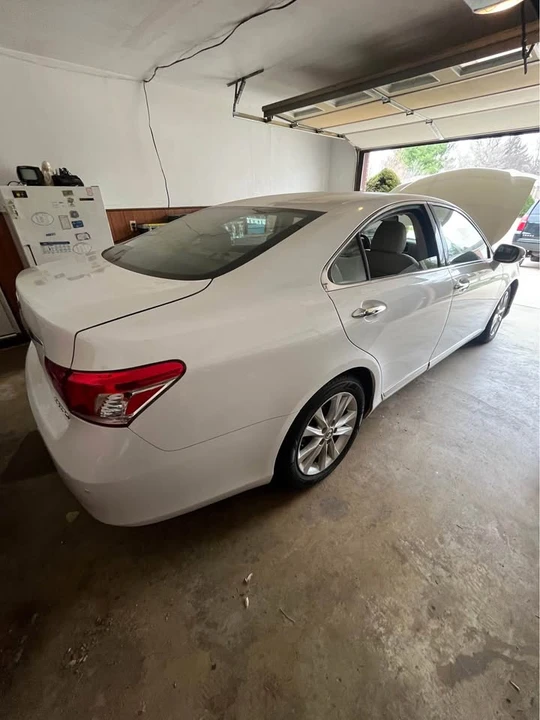 2011 Lexus ES 5th Gen - Image 2 of 8