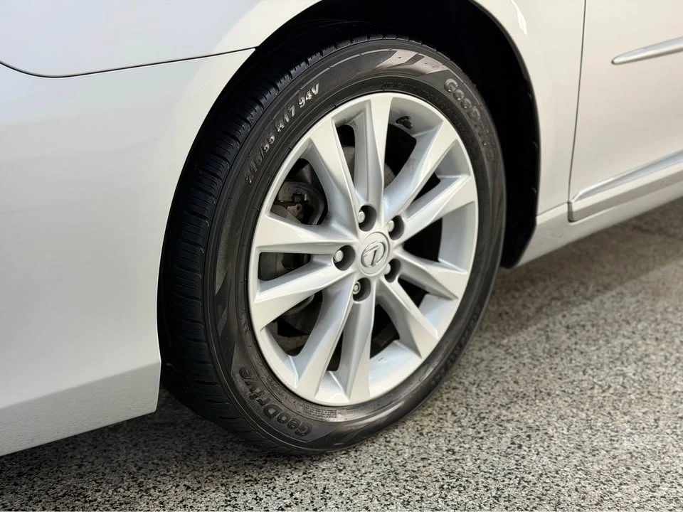 2011 Lexus ES 5th Gen - Image 13 of 20