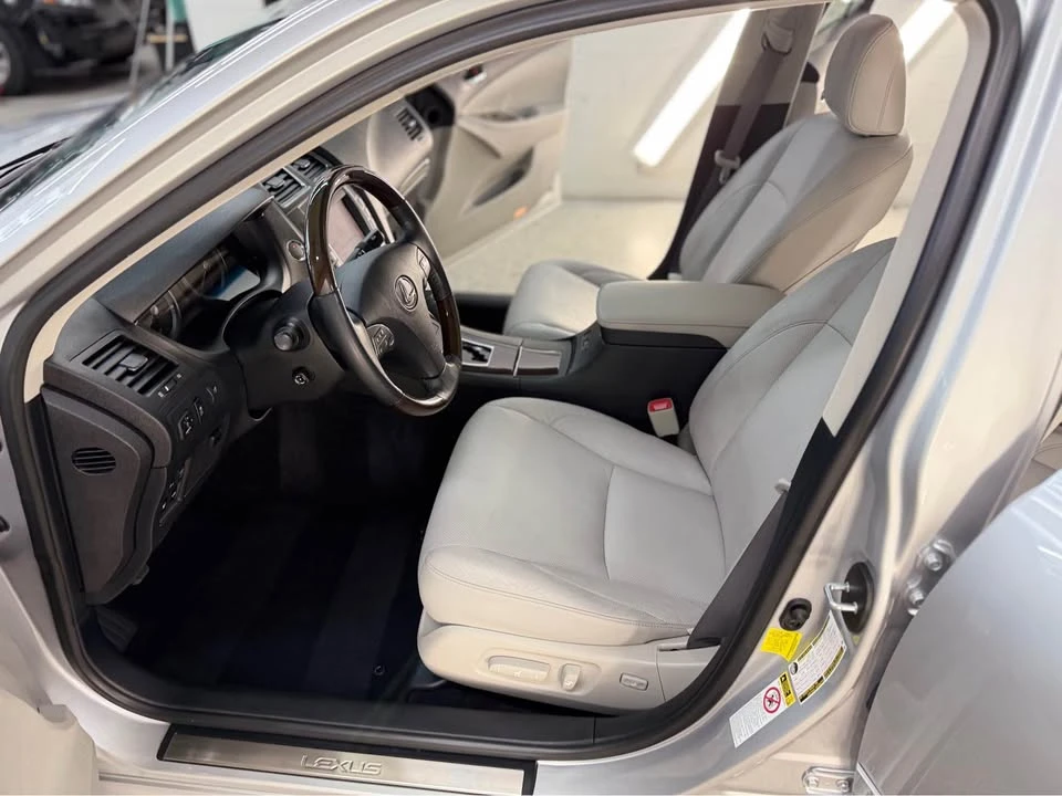 2011 Lexus ES 5th Gen - Image 19 of 20