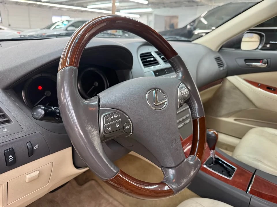 2011 Lexus ES 5th Gen - Image 11 of 20