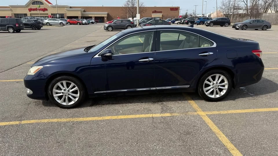 2011 Lexus ES 5th Gen - Image 4 of 6