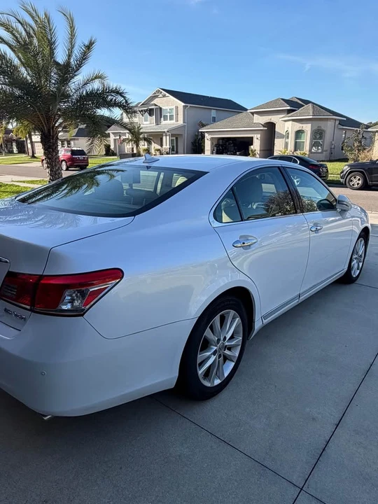 2011 Lexus ES 5th Gen - Image 3 of 13