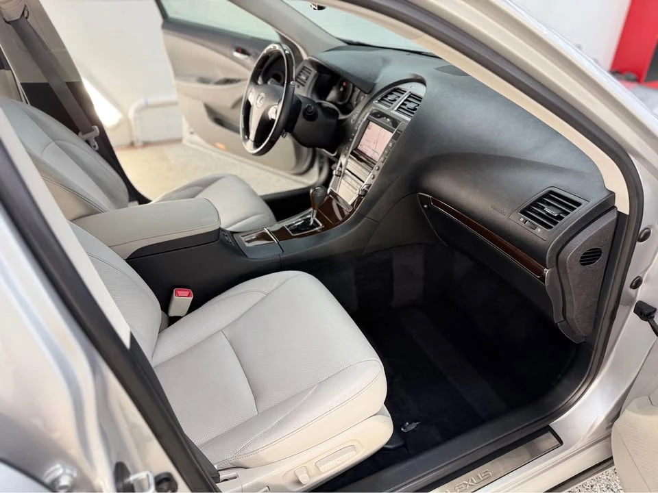 2011 Lexus ES 5th Gen - Image 9 of 20