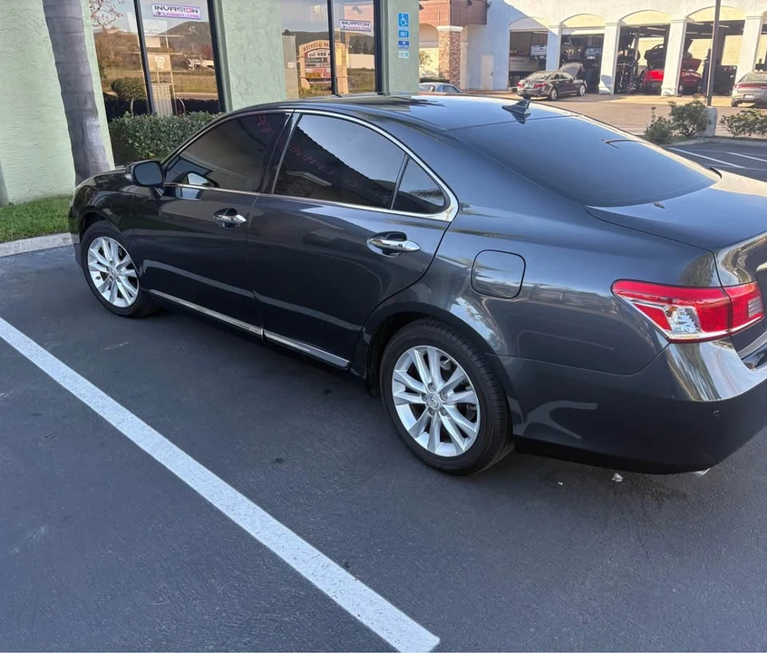 2011 Lexus ES 5th Gen - Image 2 of 5