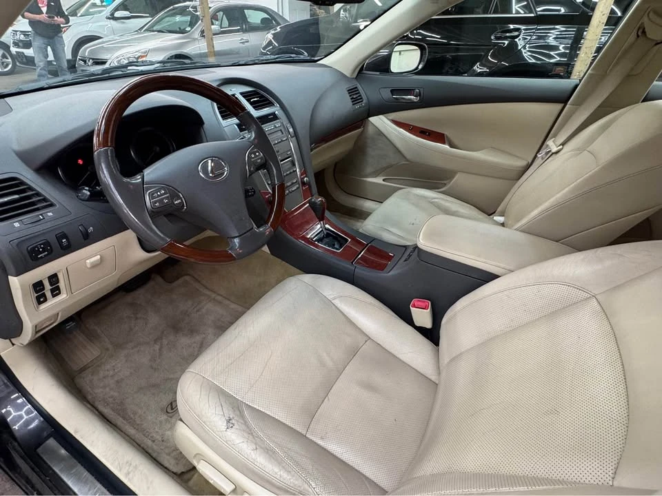 2011 Lexus ES 5th Gen - Image 14 of 20