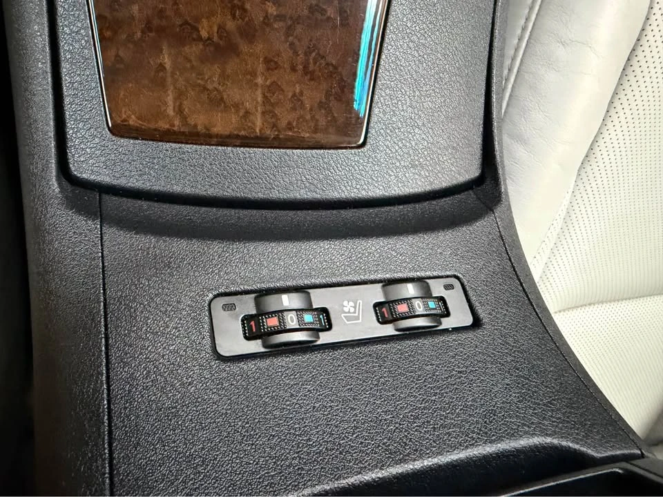 2011 Lexus ES 5th Gen - Image 8 of 20