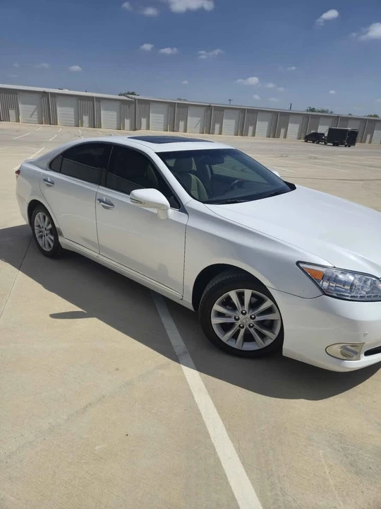 2011 Lexus ES 5th Gen - Image 9 of 20