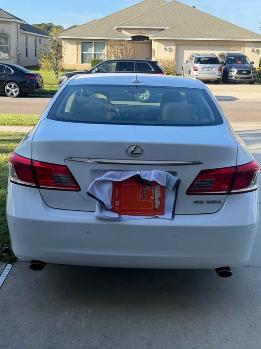 2011 Lexus ES 5th Gen - Image 5 of 13