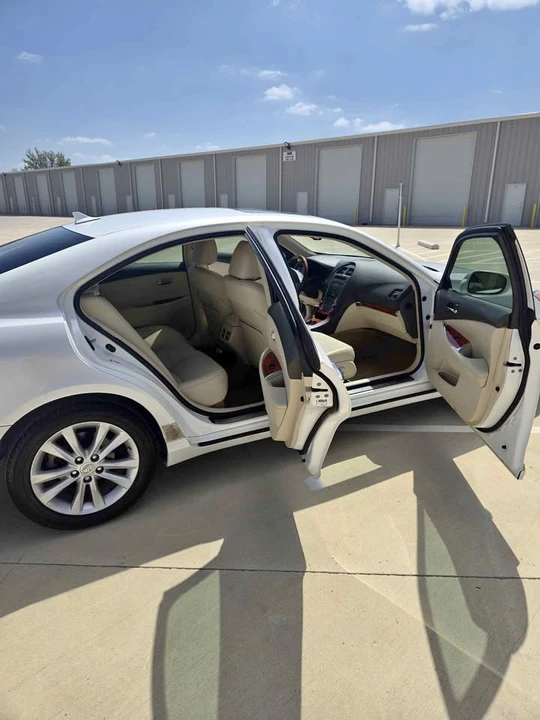 2011 Lexus ES 5th Gen - Image 2 of 20