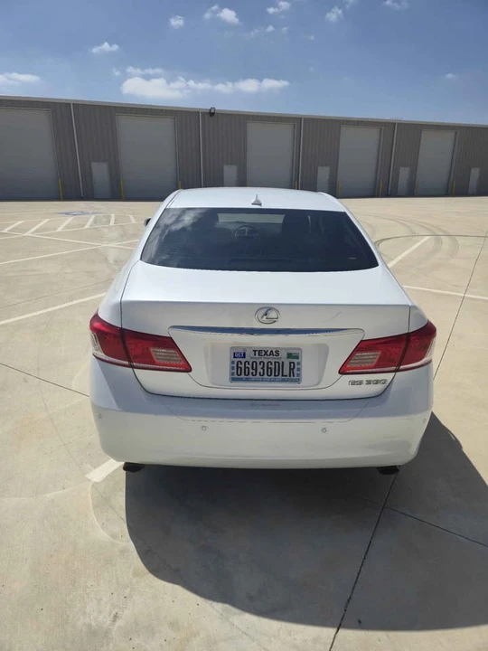 2011 Lexus ES 5th Gen - Image 10 of 20