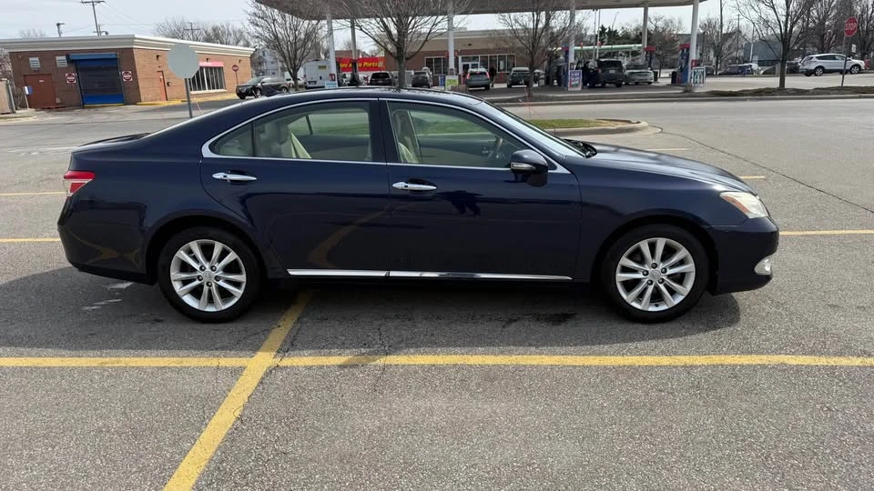 2011 Lexus ES 5th Gen - Image 2 of 6