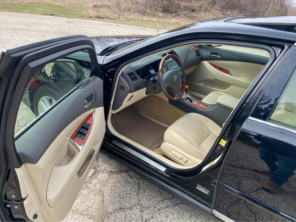 2011 Lexus ES 5th Gen - Image 8 of 14