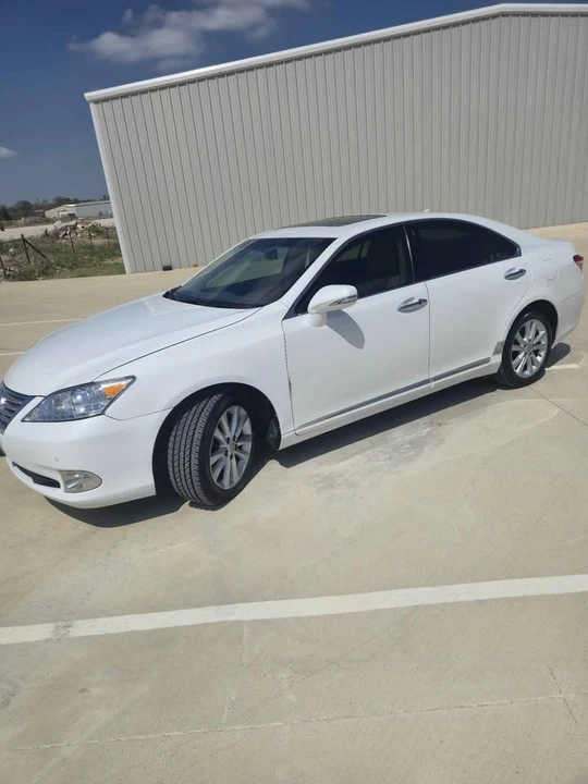 2011 Lexus ES 5th Gen - Image 11 of 20