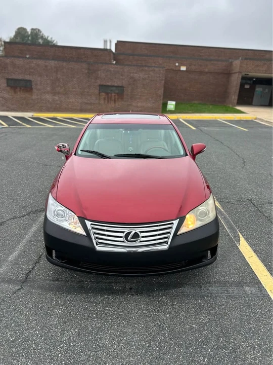 2011 Lexus ES 5th Gen - Image 2 of 11