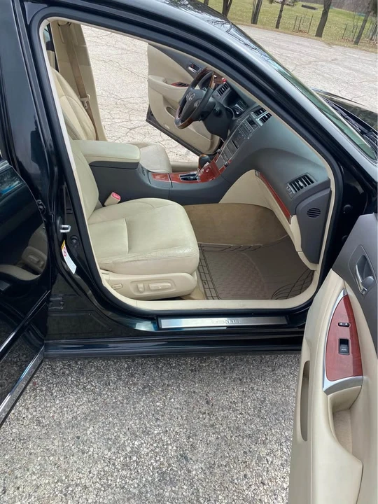 2011 Lexus ES 5th Gen - Image 12 of 14
