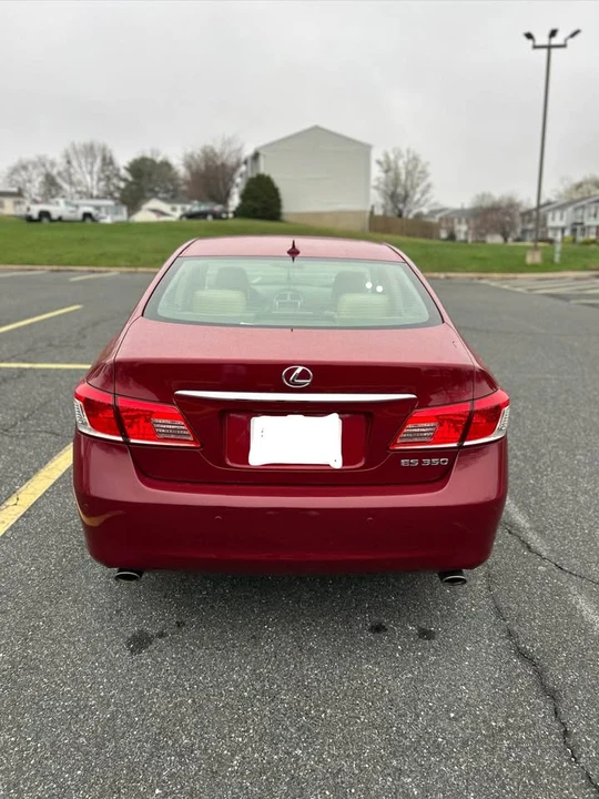 2011 Lexus ES 5th Gen - Image 5 of 11