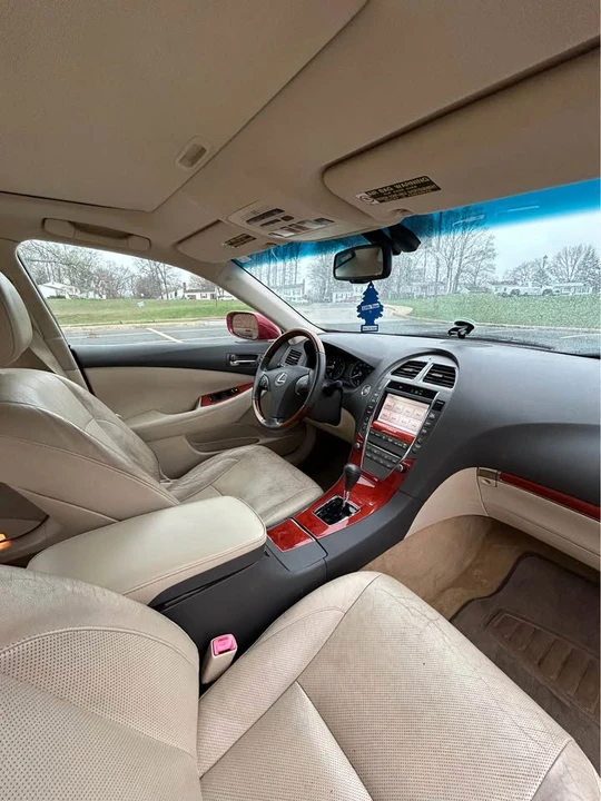 2011 Lexus ES 5th Gen - Image 7 of 11