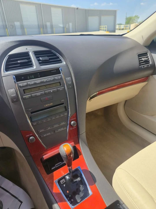 2011 Lexus ES 5th Gen - Image 18 of 20