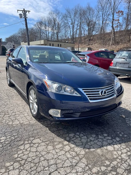 2011 Lexus ES 5th Gen - Image 2 of 17