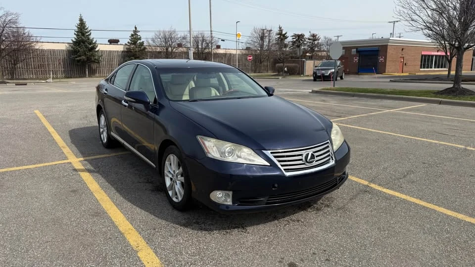 2011 Lexus ES 5th Gen - Image 2 of 7